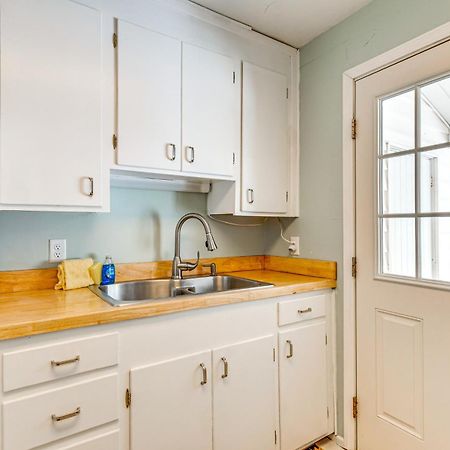 Fort Walton Coastal Retreat With Yard Walk To Beach Форт Уолтон Бич Экстерьер фото