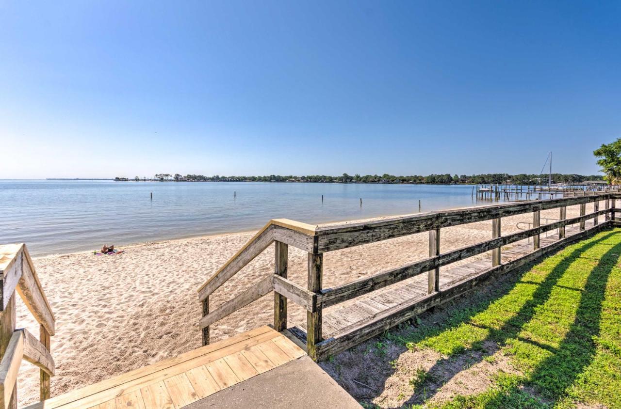 Fort Walton Coastal Retreat With Yard Walk To Beach Форт Уолтон Бич Экстерьер фото