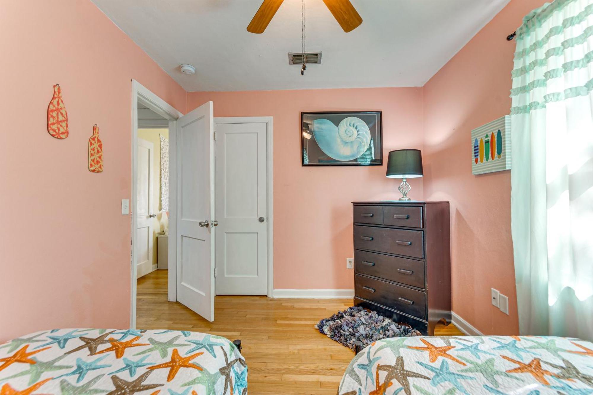 Fort Walton Coastal Retreat With Yard Walk To Beach Форт Уолтон Бич Экстерьер фото