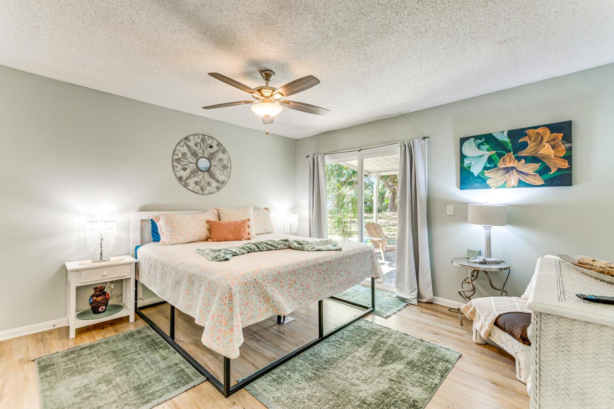 Fort Walton Coastal Retreat With Yard Walk To Beach Форт Уолтон Бич Экстерьер фото